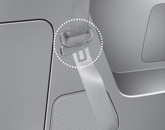 Kia Carnival: Seat belt restraint system. The rear seat belt buckles can be stowed in the pocket between the rear seatback