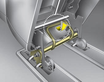 Kia Carnival: Rear seat adjustment. 7. Pull up the catch release lever under the front of the seat cushion while